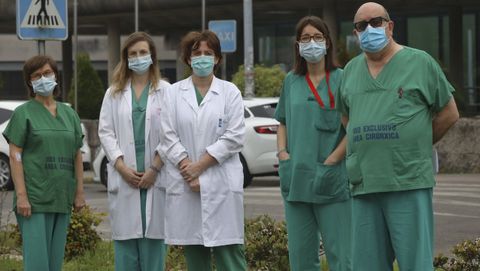 Parte del equipo del CHUS de Santiago que atendi al ltima paciente con coronavirus ingresado en una uci en Galicia