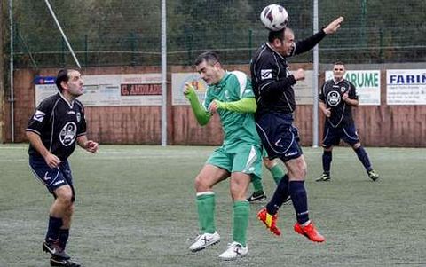 El Sporting Brtoa y el Coristanco protagonizaron uno de los partidos estelares de la jornada. 