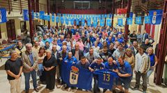Foto de familia de la Peña Azul Iris en su aniversario