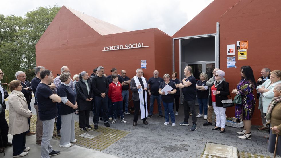 La gran villa de Carballo, en im&aacute;genes.Momento da inauguraci&oacute;n, na ma&ntilde;&aacute; deste s&aacute;bado en Xoane (Goi&aacute;ns)