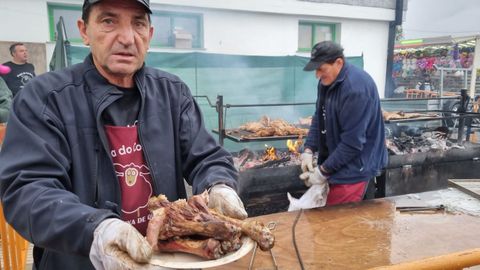 Ni el mal tiempo pudo agriar el sabor del cordero asado