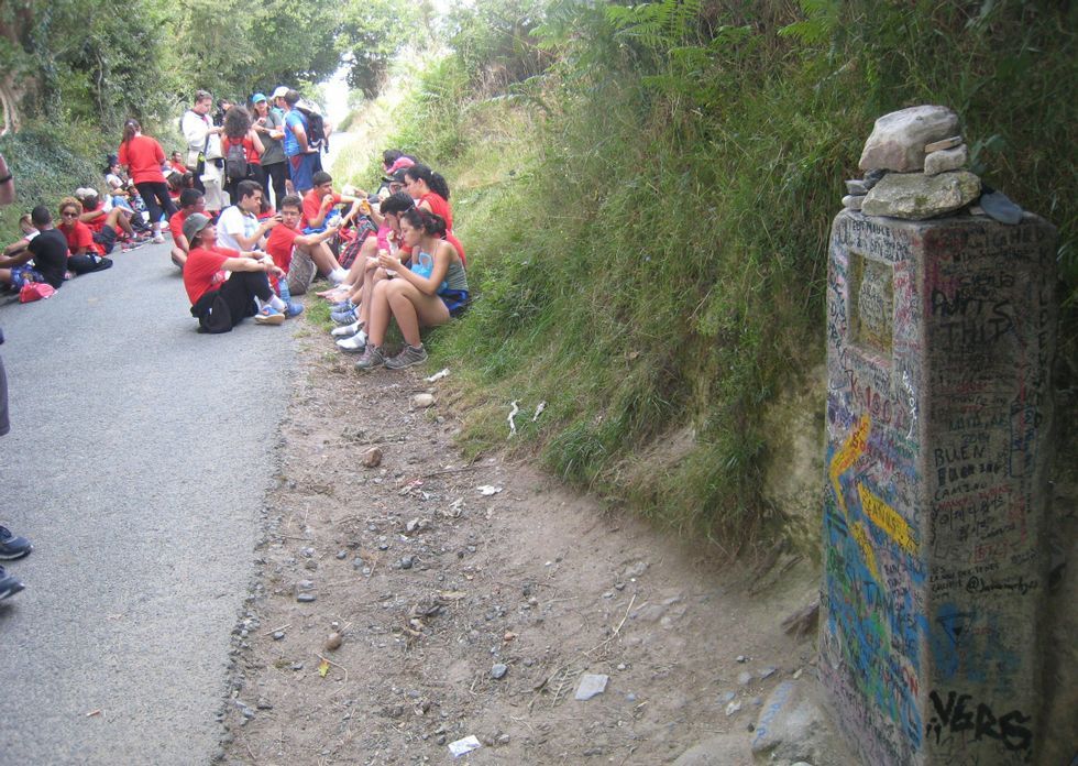 El kil�metro cien es el lugar preferido por muchos grupos para iniciar el Cami�o Franc�s. 