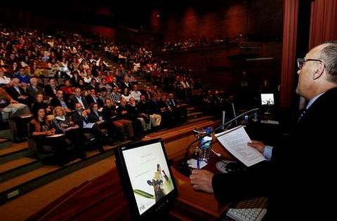 Quinientos profesionales asistieron a una reunin del Consello Galego de Colexios Veterinarios. 