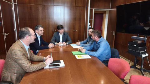 Reuni�n del consejero de Ciencia, Borja S�nchez, con representantes de TYC Narcea