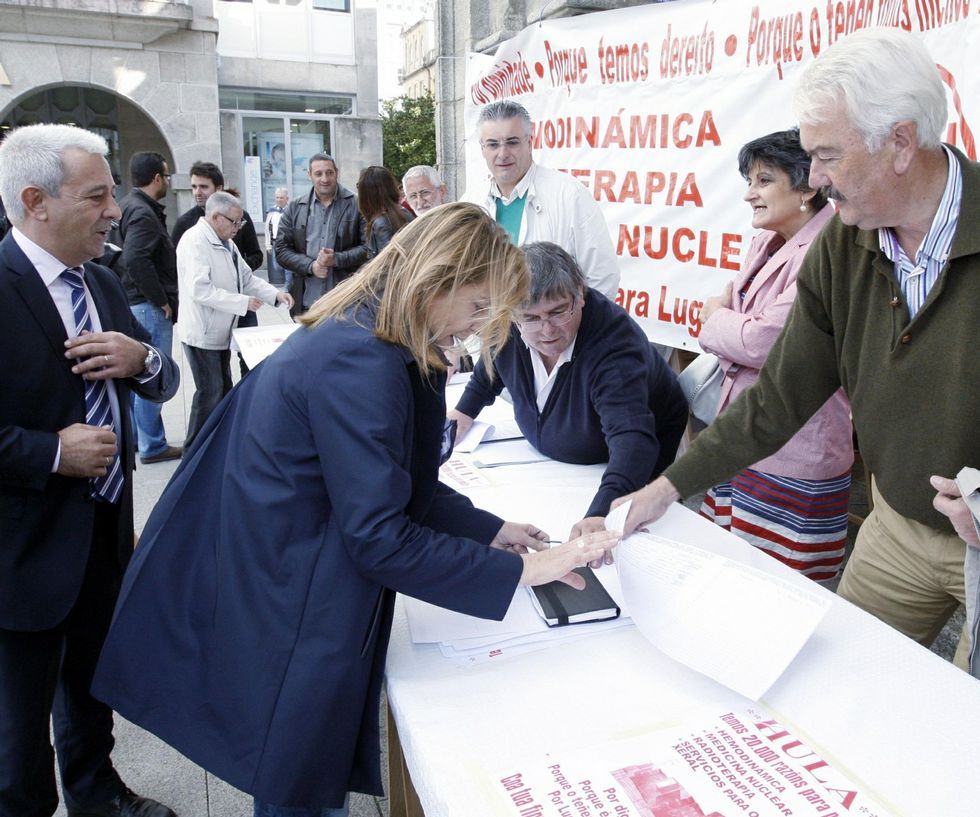 Recogida de firmas para solicitar m�s servicios para el HULA. 