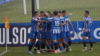 Jugadores del Fabril celebrando un gol frente al Pontevedra