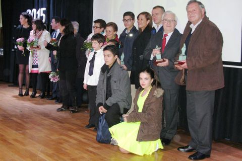 Los galardonados se hicieron una foto de familia tras el acto. 