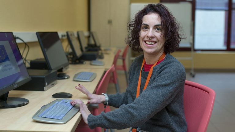 Ana Corral, en el Centro de Promoción de la Autonomía Personal de Bergondo, dependiente del IMSERSO.