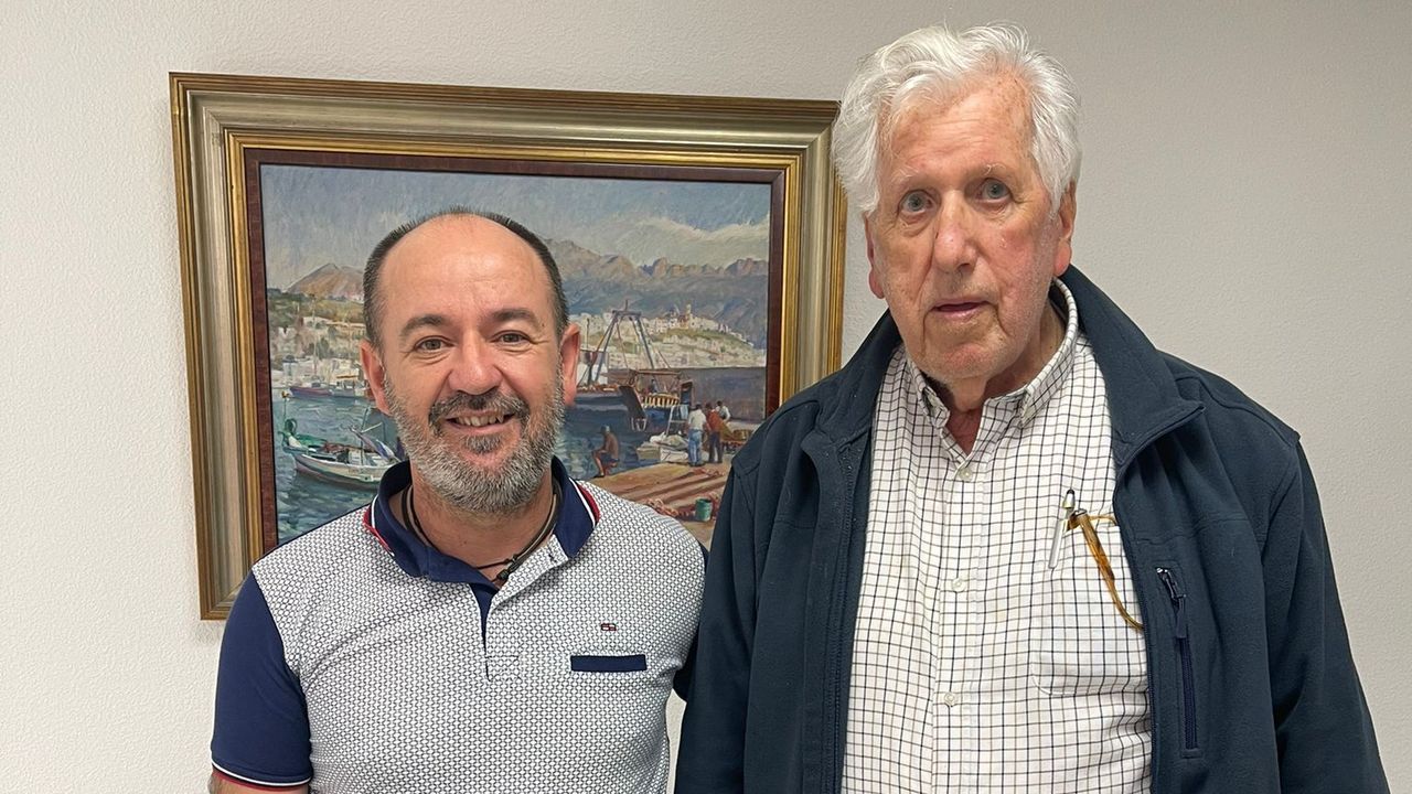 Basilio Otero (izquierda) con el patrn mayor de Altea, el ms antiguo de Espaa en el cargo