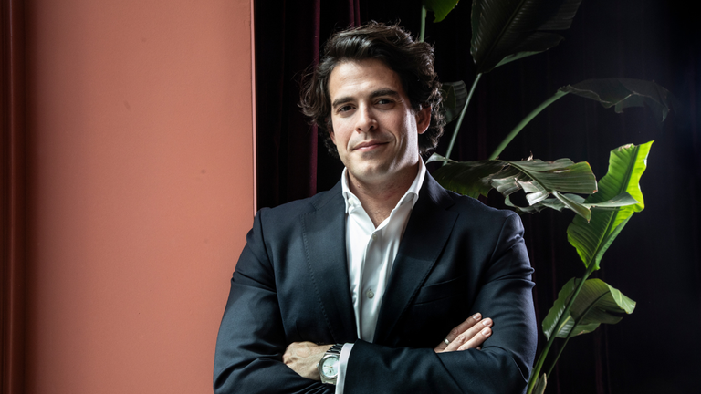 Aurelio Rojas, cardiólogo: «No deberíamos levantarnos cansados después de ocho horas de sueño»