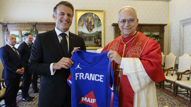 El Vaticano se apoya en Macron para frenar a Trump
