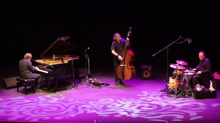 Sumrrá pecha en Santiago o seu 25 aniversario con «Revoluti8n» para comezar nova etapa