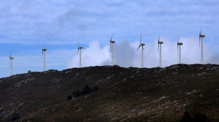 La caída de la eólica por el temporal obliga a Red Eléctrica a activar paradas puntuales en la gran industria