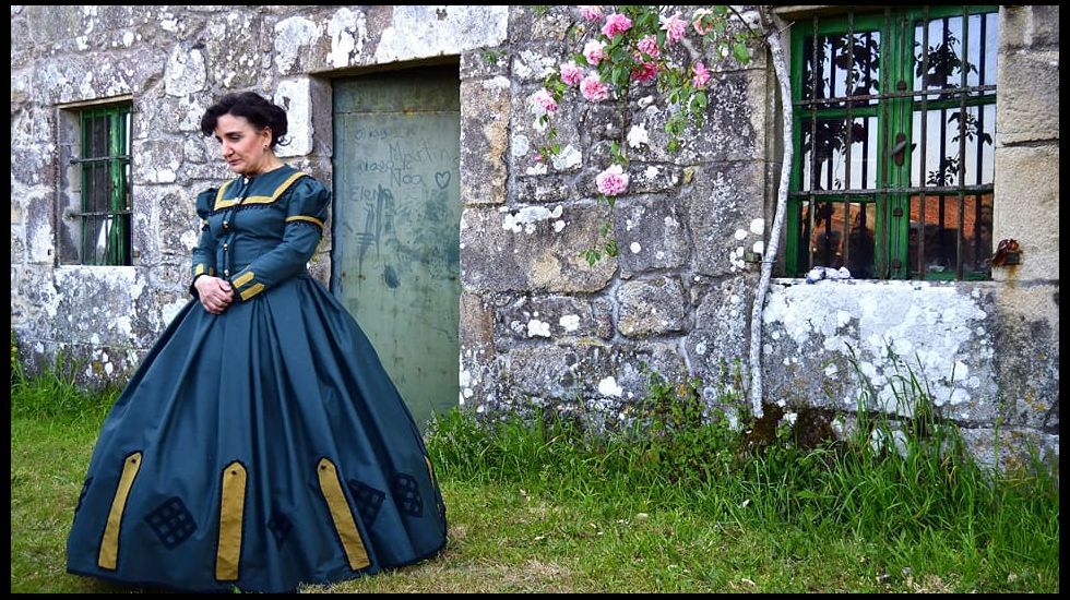 Un recorrido por el prestigioso alojamiento.El piloto Ismael Taboada posa en la zona de salida del aeropuerto Rosal�a de Castro, desde donde opera con una firma de aviaci�n privada. �Me muevo por toda Europa. Vas de punto a punto. Me fascina conocer sitios nuevos y, sobre todo, volar�, confiesa el santiagu�s