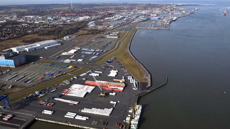 Una colisión entre dos barcos en el puerto de Cuxhaven provoca un vertido de petróleo en el norte de Alemania