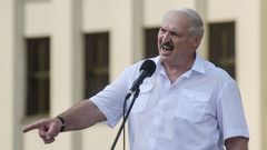 Lukashenko, durante su discurso ante sus seguidores este domingo frente a la Casa del Gobierno 