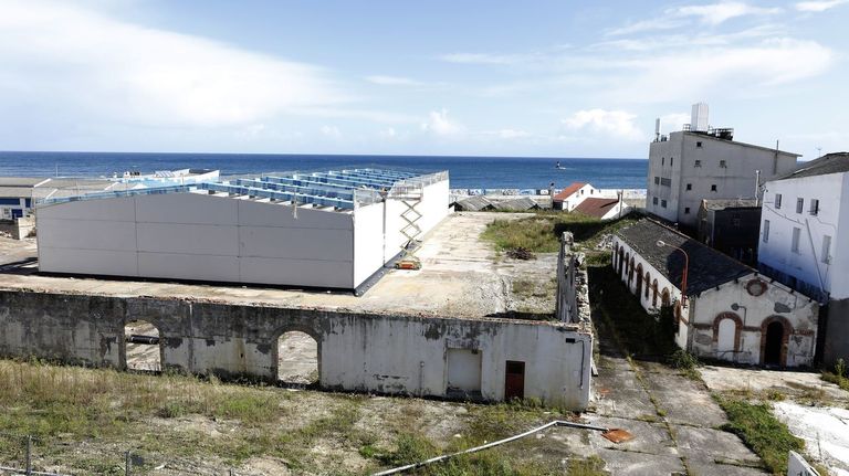 En el solar se levanta actualmente una nave y se conservan varias edificaciones de la antigua fábrica