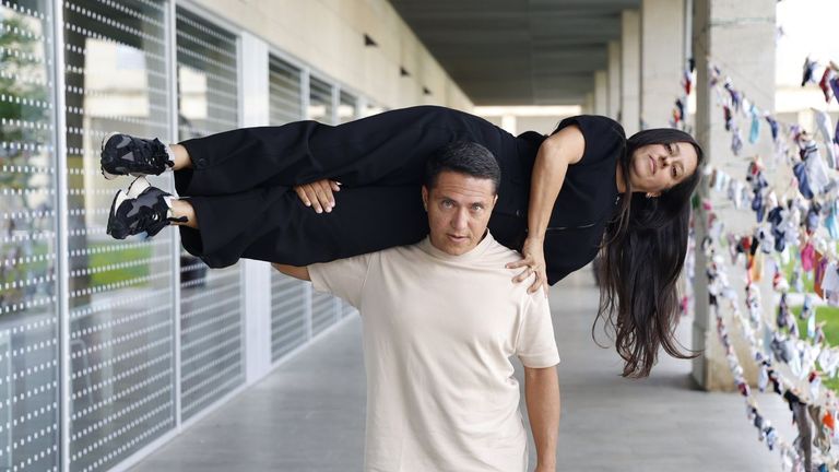 Estos bailarines llevan el arte contemporáneo al rural de Ourense: «Nos debemos a nuestro entorno»