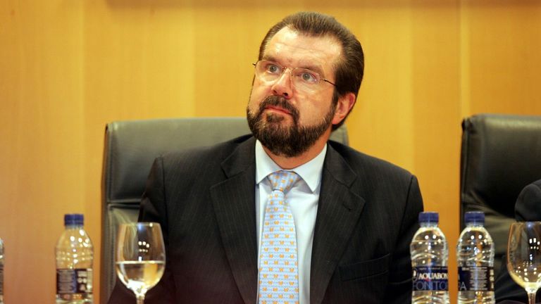 El padre de la reina Leticia presenta hoy en Vigo un libro de recetas de cocina