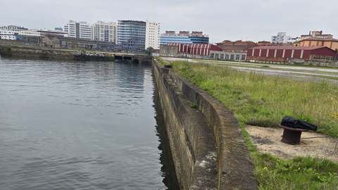 Franja martima del antiguo astillero Naval Gijn, en Gijn