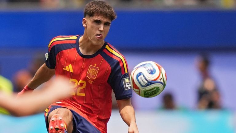 Pau Cubarsí, el defensa juvenil con voz de mando en los cuartos de final del Mundial