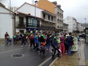 Los participantes en la marcha caminaron bajo la lluvia desde el Centro Cultural hasta la plaza do Recheo