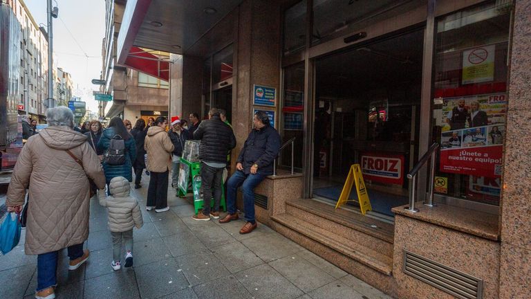 Una avería deja sin luz la zona comercial de Pontevedra media mañana en plena hora punta de compras