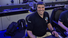 El ingeniero ovetense Arturo Fern�ndez, en la sala de control de la NASA