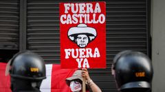 Una mujer protesta contra el presidente peruano durante una manifestacin en marzo en Lima