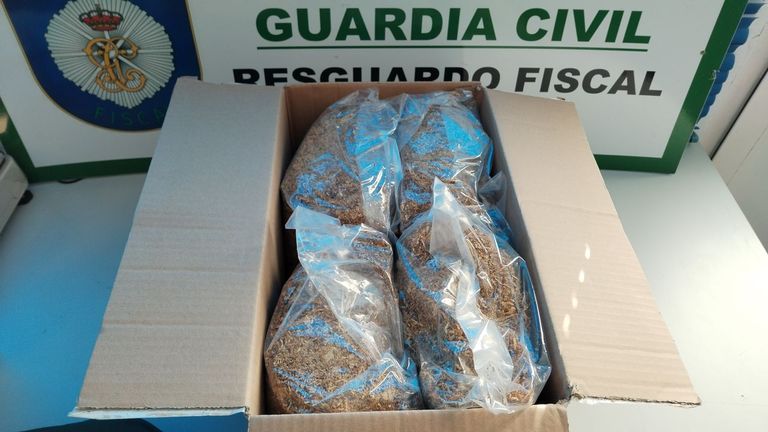 El contrabando se moderniza con ventas por internet: 2 kilos de tabaco de liar al precio de 250 gramos en el estanco