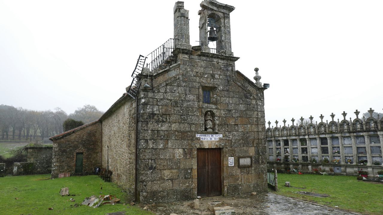 La tormenta destroza un campanario en Teo.Cola en el hospital Cl�nico para realizar PCR sin cita previas