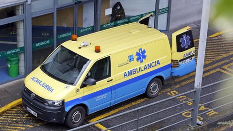 Entrada del servicio de urgencias del hospital Montecelo, en Pontevedra, donde este lunes hay 25 pacientes covid ingresados, 8 de ellos en uci