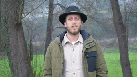 Alexandre Grande, vigués afincado en Sarria, trabaja dando formación sobre permacultura