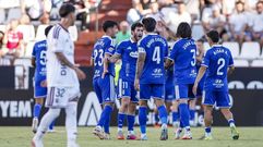 Los jugadores del Oviedo celebran el 0-1 de Pablo S�enz