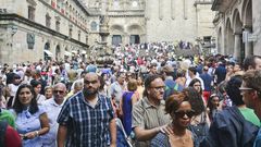 Multitud de turistas en la plaza de Plateras de Santiago