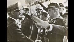 El general Juan Yagüe saluda a Adolf Hitler durante una visita del militar español a Berlín a 1939. Yagüe quedó deslumbrado por la Luftwaffe nazi y quiso imitar su organización en España