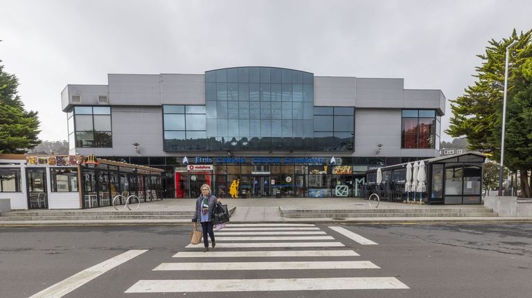 Movilización social para evitar el cierre del cine de Cee