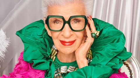 Iris Apfel en una de las imgenes de la campaa de su coleccin de gafas con Zenni Optical para celebrar sus 100 aos