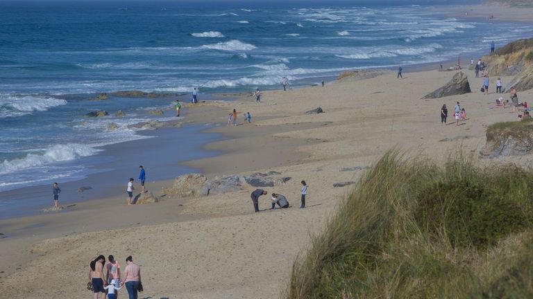 Así estaba la playa de Razo.