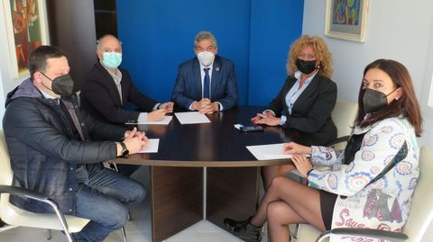 Reunin entre el alcalde de Cuntis y los responsables de la Zona Franca de Vigo, la Sepes y SEA
