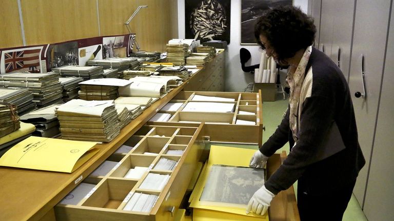 El Puerto de Vigo traslada su archivo histórico de 60.000 piezas para ponerlo en valor