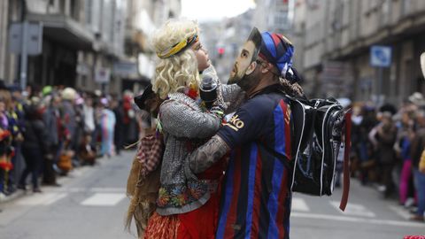 Domingo de entroido en Verín. Desfile con mucha participación y público.