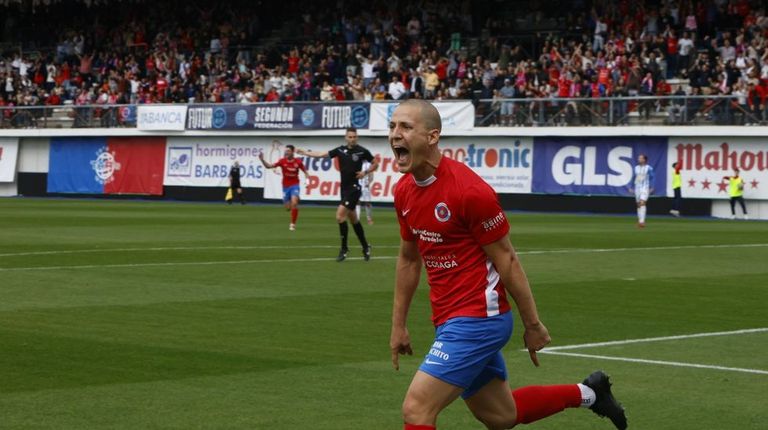 Rufo, delantero de la UD Ourense: «Adelantarte en partidos tan igualados es muy importante»