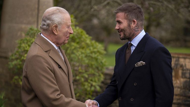 El rey Carlos III y David Beckham se alían en la creación de un «Jardín de Curiosidades»