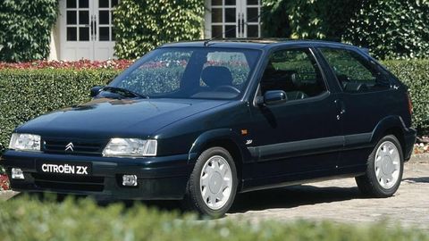 CITRÖEN ZX TRES PUERTAS (1992). Durante la década de los 90, el Citröen ZX fue uno de los modelos más exitosos. De la factoría salieron 517.484 unidades desde el 1991 hasta 1997.