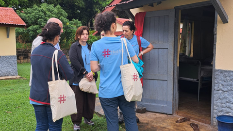 Voluntarias de la asociaci�n Hashtg que brinda ayuda�sanitaria