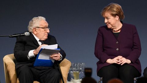 Henry Kissinger y Angela Merkel en Berln en el ao 2020