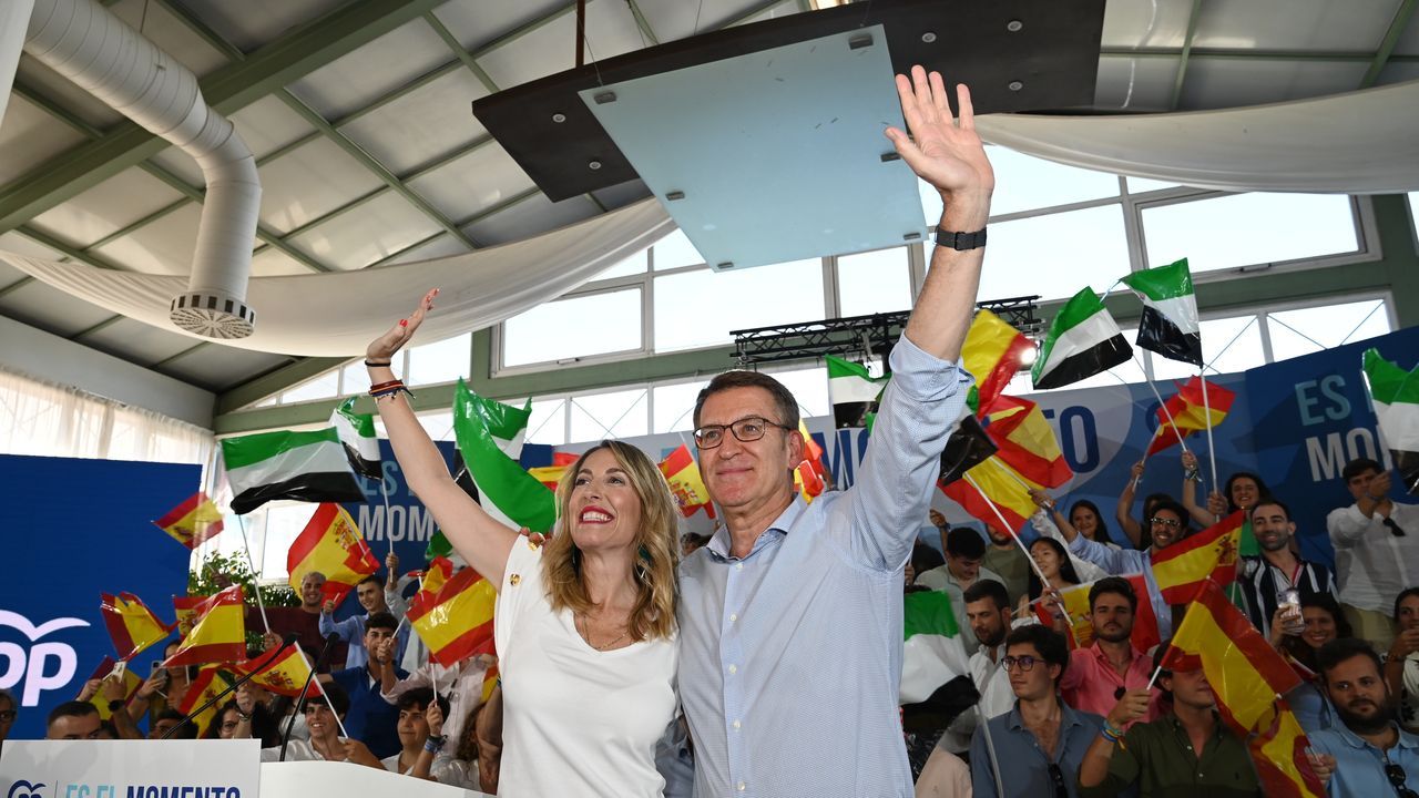 Feijo defiende el pacto transparente en Extremadura.Aznar junto a Rajoy en el Comit Ejecutivo Nacional del 21 de diciembre del 2015