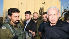 El primer ministro israel, Benjamin Netanyahu, visita a la Divisin 98 de las Fuerzas de Defensa de Israel.