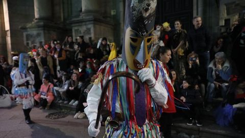Desfile del viernes de carnaval en Ourense con entroidos tradicionales.